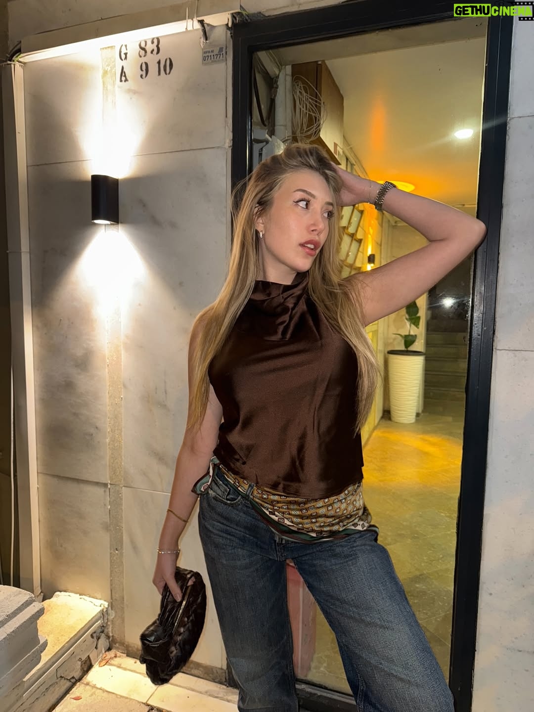 Yasmin Erbil - 3K Likes - 🤎