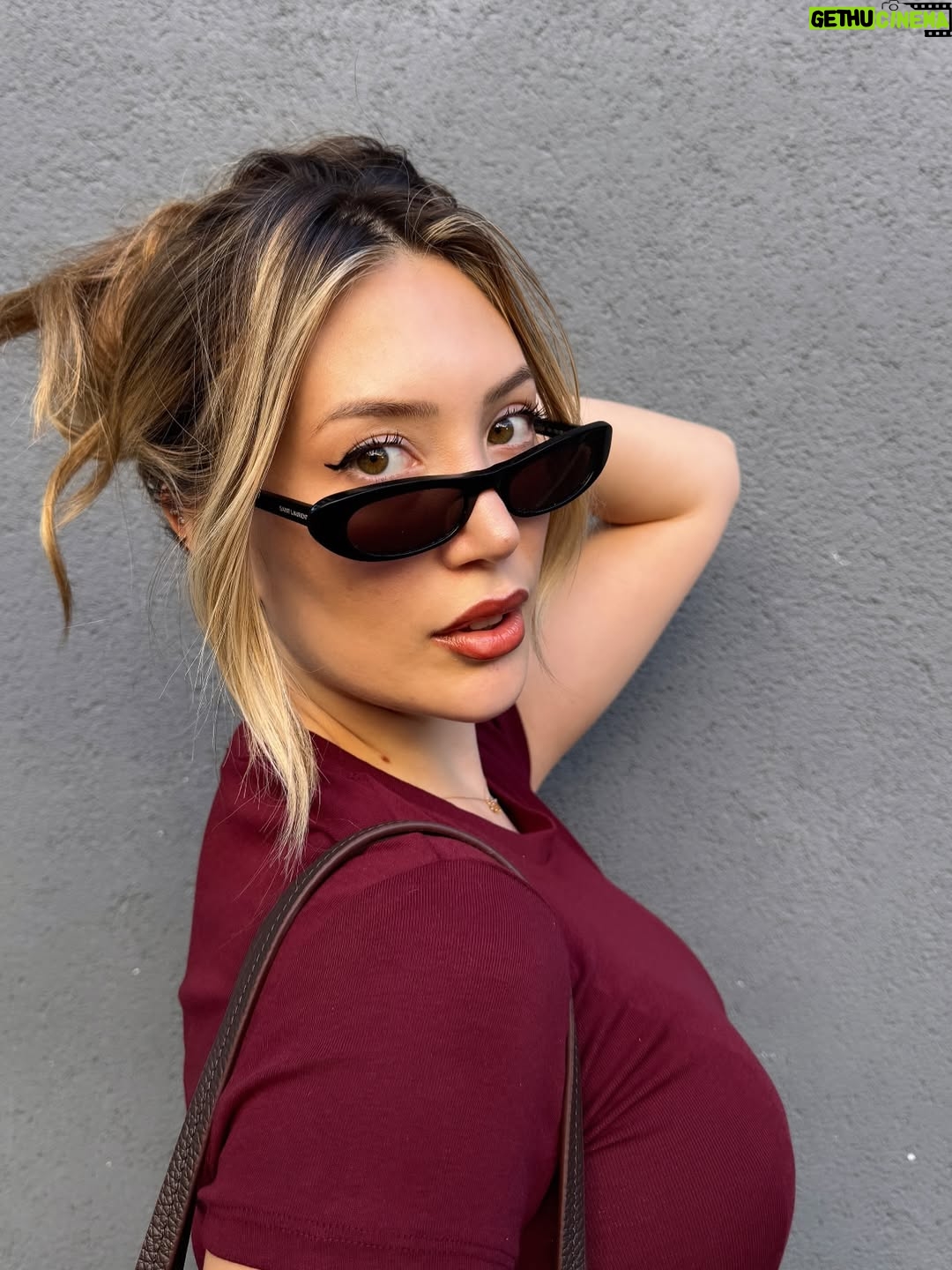 Yasmin Erbil - 2K Likes - eyes chico