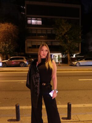 Yasmin Erbil Instagram - yarını bekleyemem bilirsiniz🌸✨🥰