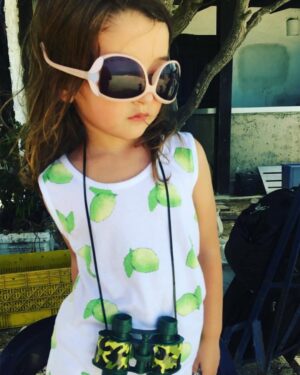 Yelena Maciel Instagram - Ella…
Feliz cumpleaños amor mío 💖🥳🥳🥳
El gran amor de mi vida.
Mi pequeña maestra de las más grandes lecciones. 
La persona que me hace tener que estacionarme cuando voy manejando junto a ella de tanto que me hace reír. 
El equipo perfecto, porque siempre hemos sido ella y yo y siempre hemos superado cada prueba como un equipo lleno de valentía y que orgullosa estoy de nuestro equipo 😍
La sonrisa por la que que me he despertado motivada a construir un mundo más lindo cada mañana.
La misión más grande que me entregó papá Dios y el regalo más grande que me da todos los días también. Siempre hemos caminado las dos con Dios al control y así seguirá siendo. 
Ella es quien con un abrazo me da toda la paz que necesita mi corazón. 
Ella es quien admiro por su determinación, valentía, nobleza, humor inteligente, visión, inteligencia, por la manera de querer a su familia y sus amigos, por la menera de amar a Maia (nuestra perrita) y a todos los animales y su gran deseo y preocupación por amar y cuidar a todos los animales y la naturaleza, por su gran talento. 
Ella es una artista de todo corazón y admiro su forma de amar y respetar el arte porque se forma cada día. Baila con pasión, canta con todo el sentimiento y juega interpretando y amando interpretar. 
Ella es la mejor compañera de viajes y aventuras del planeta 😍🌎
Ella y yo tenemos tantas historias increíbles que siento que hemos vivido mil vidas juntas.
Estoy infinitamente agradecida de que me eligieras como tu mamá mi @mimicandyworld 
Feliz cumpleaños! Se cuánto amas y disfrutas cada cumpleaños, el tuyo y el de quienes amas. 
A seguir celebrando la vida con el alma. 
Te amo 💖