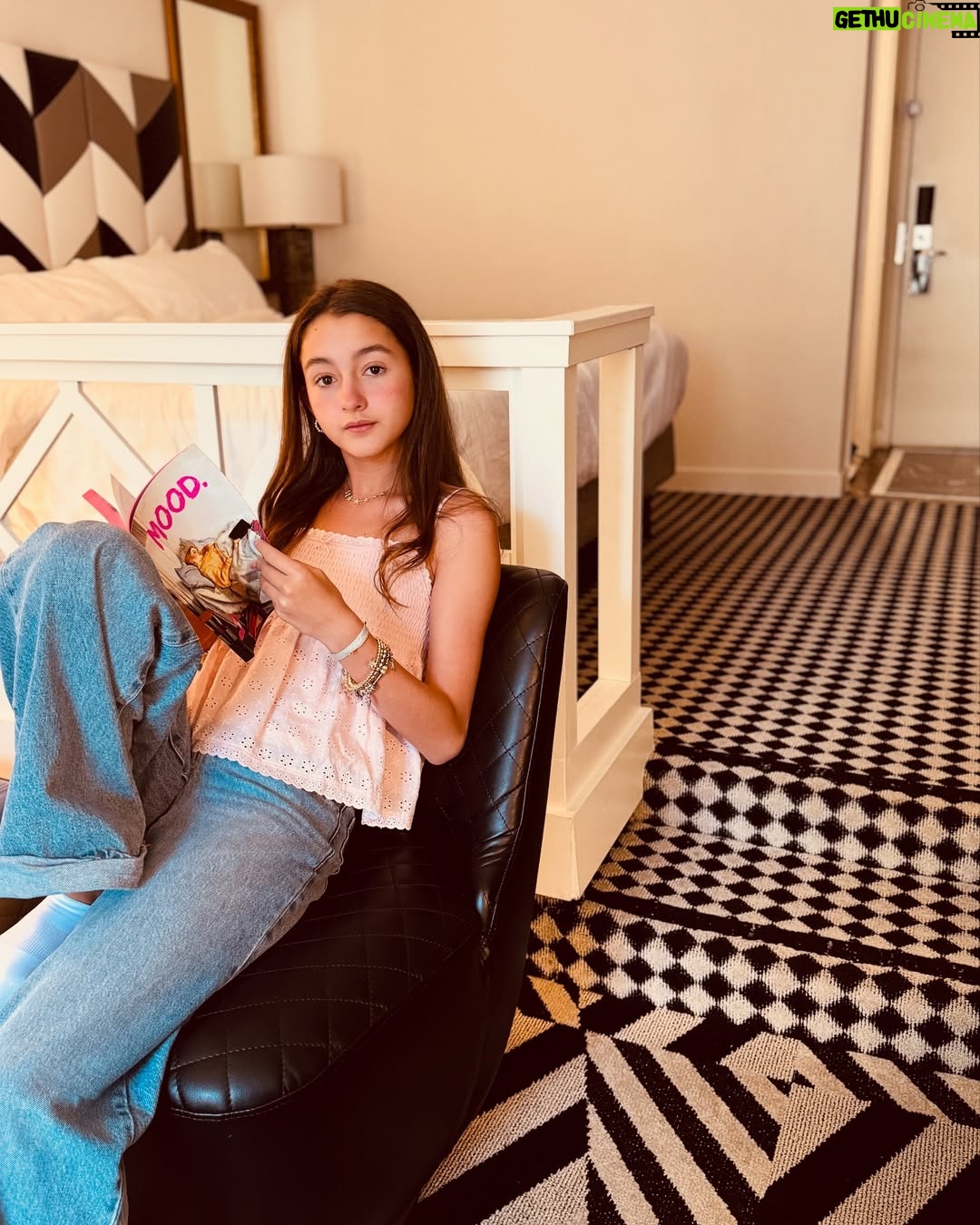 Yelena Maciel - 15.5K Likes - Ella…
Feliz cumpleaños amor mío 💖🥳🥳🥳
El gran amor de mi vida.
Mi pequeña maestra de las más grandes lecciones. 
La persona que me hace tener que estacionarme cuando voy manejando junto a ella de tanto que me hace reír. 
El equipo perfecto, porque siempre hemos sido ella y yo y siempre hemos superado cada prueba como un equipo lleno de valentía y que orgullosa estoy de nuestro equipo 😍
La sonrisa por la que que me he despertado motivada a construir un mundo más lindo cada mañana.
La misión más grande que me entregó papá Dios y el regalo más grande que me da todos los días también. Siempre hemos caminado las dos con Dios al control y así seguirá siendo. 
Ella es quien con un abrazo me da toda la paz que necesita mi corazón. 
Ella es quien admiro por su determinación, valentía, nobleza, humor inteligente, visión, inteligencia, por la manera de querer a su familia y sus amigos, por la menera de amar a Maia (nuestra perrita) y a todos los animales y su gran deseo y preocupación por amar y cuidar a todos los animales y la naturaleza, por su gran talento. 
Ella es una artista de todo corazón y admiro su forma de amar y respetar el arte porque se forma cada día. Baila con pasión, canta con todo el sentimiento y juega interpretando y amando interpretar. 
Ella es la mejor compañera de viajes y aventuras del planeta 😍🌎
Ella y yo tenemos tantas historias increíbles que siento que hemos vivido mil vidas juntas.
Estoy infinitamente agradecida de que me eligieras como tu mamá mi @mimicandyworld 
Feliz cumpleaños! Se cuánto amas y disfrutas cada cumpleaños, el tuyo y el de quienes amas. 
A seguir celebrando la vida con el alma. 
Te amo 💖