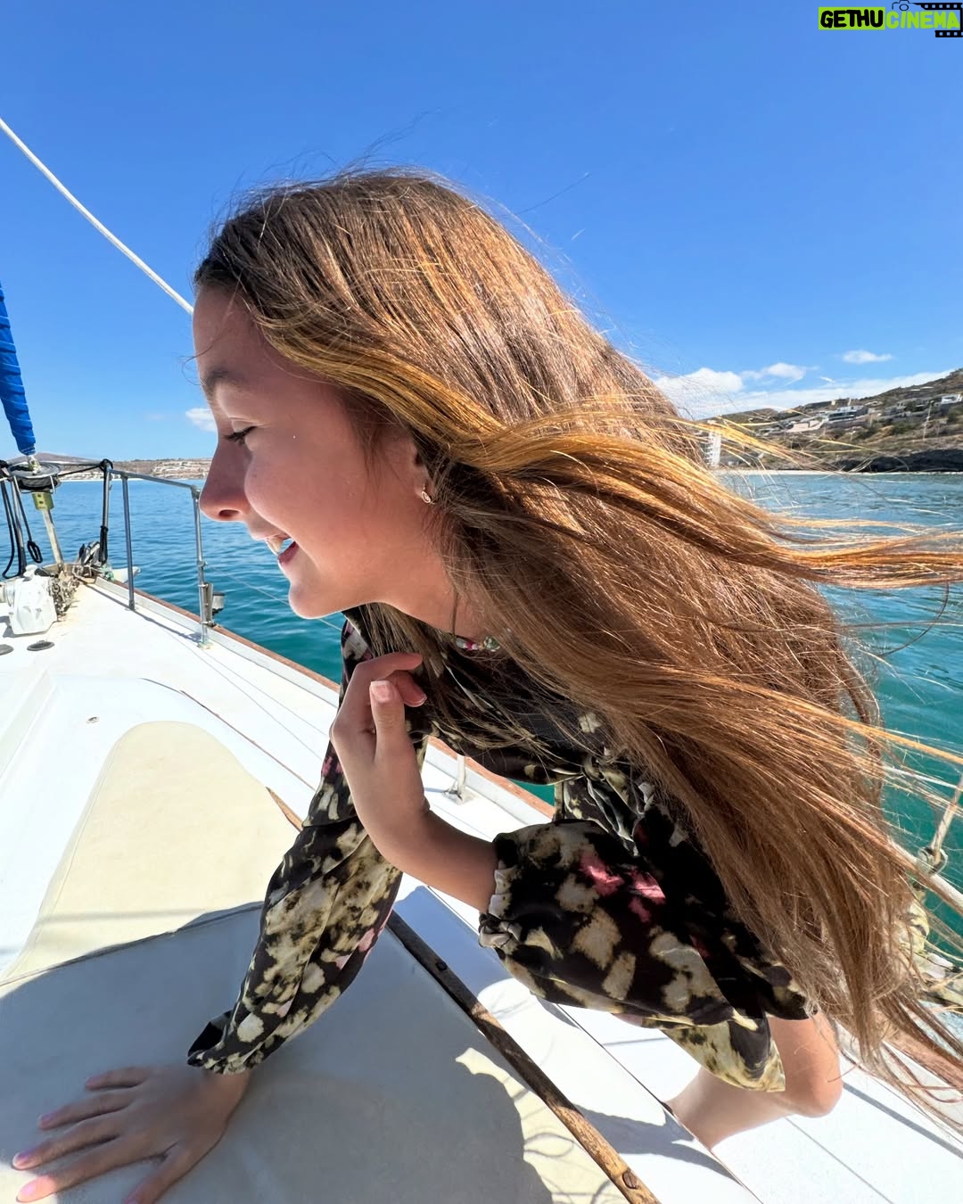 Yelena Maciel - 15.5K Likes - Ella…
Feliz cumpleaños amor mío 💖🥳🥳🥳
El gran amor de mi vida.
Mi pequeña maestra de las más grandes lecciones. 
La persona que me hace tener que estacionarme cuando voy manejando junto a ella de tanto que me hace reír. 
El equipo perfecto, porque siempre hemos sido ella y yo y siempre hemos superado cada prueba como un equipo lleno de valentía y que orgullosa estoy de nuestro equipo 😍
La sonrisa por la que que me he despertado motivada a construir un mundo más lindo cada mañana.
La misión más grande que me entregó papá Dios y el regalo más grande que me da todos los días también. Siempre hemos caminado las dos con Dios al control y así seguirá siendo. 
Ella es quien con un abrazo me da toda la paz que necesita mi corazón. 
Ella es quien admiro por su determinación, valentía, nobleza, humor inteligente, visión, inteligencia, por la manera de querer a su familia y sus amigos, por la menera de amar a Maia (nuestra perrita) y a todos los animales y su gran deseo y preocupación por amar y cuidar a todos los animales y la naturaleza, por su gran talento. 
Ella es una artista de todo corazón y admiro su forma de amar y respetar el arte porque se forma cada día. Baila con pasión, canta con todo el sentimiento y juega interpretando y amando interpretar. 
Ella es la mejor compañera de viajes y aventuras del planeta 😍🌎
Ella y yo tenemos tantas historias increíbles que siento que hemos vivido mil vidas juntas.
Estoy infinitamente agradecida de que me eligieras como tu mamá mi @mimicandyworld 
Feliz cumpleaños! Se cuánto amas y disfrutas cada cumpleaños, el tuyo y el de quienes amas. 
A seguir celebrando la vida con el alma. 
Te amo 💖