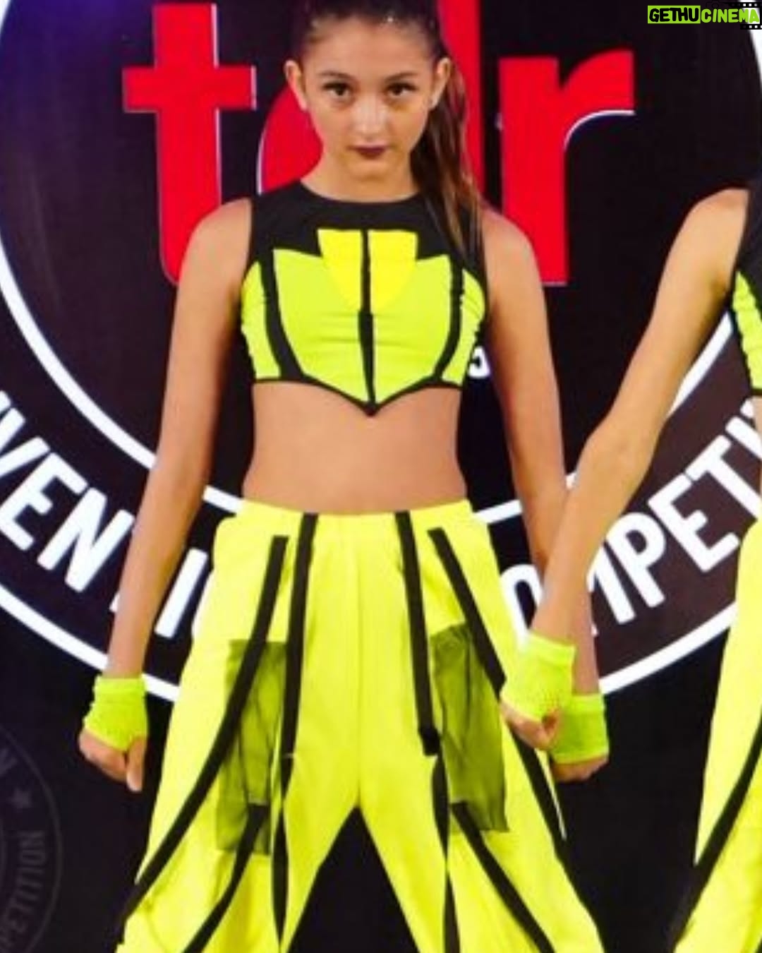 Yelena Maciel - 15.5K Likes - Ella…
Feliz cumpleaños amor mío 💖🥳🥳🥳
El gran amor de mi vida.
Mi pequeña maestra de las más grandes lecciones. 
La persona que me hace tener que estacionarme cuando voy manejando junto a ella de tanto que me hace reír. 
El equipo perfecto, porque siempre hemos sido ella y yo y siempre hemos superado cada prueba como un equipo lleno de valentía y que orgullosa estoy de nuestro equipo 😍
La sonrisa por la que que me he despertado motivada a construir un mundo más lindo cada mañana.
La misión más grande que me entregó papá Dios y el regalo más grande que me da todos los días también. Siempre hemos caminado las dos con Dios al control y así seguirá siendo. 
Ella es quien con un abrazo me da toda la paz que necesita mi corazón. 
Ella es quien admiro por su determinación, valentía, nobleza, humor inteligente, visión, inteligencia, por la manera de querer a su familia y sus amigos, por la menera de amar a Maia (nuestra perrita) y a todos los animales y su gran deseo y preocupación por amar y cuidar a todos los animales y la naturaleza, por su gran talento. 
Ella es una artista de todo corazón y admiro su forma de amar y respetar el arte porque se forma cada día. Baila con pasión, canta con todo el sentimiento y juega interpretando y amando interpretar. 
Ella es la mejor compañera de viajes y aventuras del planeta 😍🌎
Ella y yo tenemos tantas historias increíbles que siento que hemos vivido mil vidas juntas.
Estoy infinitamente agradecida de que me eligieras como tu mamá mi @mimicandyworld 
Feliz cumpleaños! Se cuánto amas y disfrutas cada cumpleaños, el tuyo y el de quienes amas. 
A seguir celebrando la vida con el alma. 
Te amo 💖