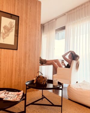 Yelena Maciel Instagram - Ella…
Feliz cumpleaños amor mío 💖🥳🥳🥳
El gran amor de mi vida.
Mi pequeña maestra de las más grandes lecciones. 
La persona que me hace tener que estacionarme cuando voy manejando junto a ella de tanto que me hace reír. 
El equipo perfecto, porque siempre hemos sido ella y yo y siempre hemos superado cada prueba como un equipo lleno de valentía y que orgullosa estoy de nuestro equipo 😍
La sonrisa por la que que me he despertado motivada a construir un mundo más lindo cada mañana.
La misión más grande que me entregó papá Dios y el regalo más grande que me da todos los días también. Siempre hemos caminado las dos con Dios al control y así seguirá siendo. 
Ella es quien con un abrazo me da toda la paz que necesita mi corazón. 
Ella es quien admiro por su determinación, valentía, nobleza, humor inteligente, visión, inteligencia, por la manera de querer a su familia y sus amigos, por la menera de amar a Maia (nuestra perrita) y a todos los animales y su gran deseo y preocupación por amar y cuidar a todos los animales y la naturaleza, por su gran talento. 
Ella es una artista de todo corazón y admiro su forma de amar y respetar el arte porque se forma cada día. Baila con pasión, canta con todo el sentimiento y juega interpretando y amando interpretar. 
Ella es la mejor compañera de viajes y aventuras del planeta 😍🌎
Ella y yo tenemos tantas historias increíbles que siento que hemos vivido mil vidas juntas.
Estoy infinitamente agradecida de que me eligieras como tu mamá mi @mimicandyworld 
Feliz cumpleaños! Se cuánto amas y disfrutas cada cumpleaños, el tuyo y el de quienes amas. 
A seguir celebrando la vida con el alma. 
Te amo 💖
