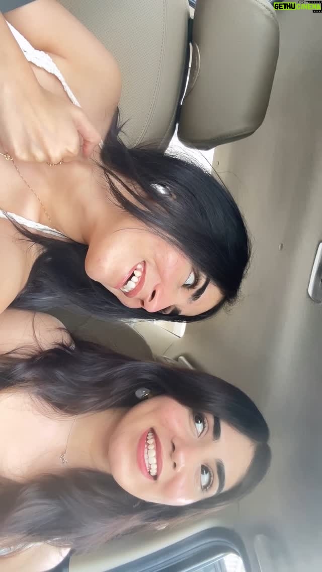 Yesha Dhiman - 10.8K Likes - Yar yeh toh galat hi hogaya