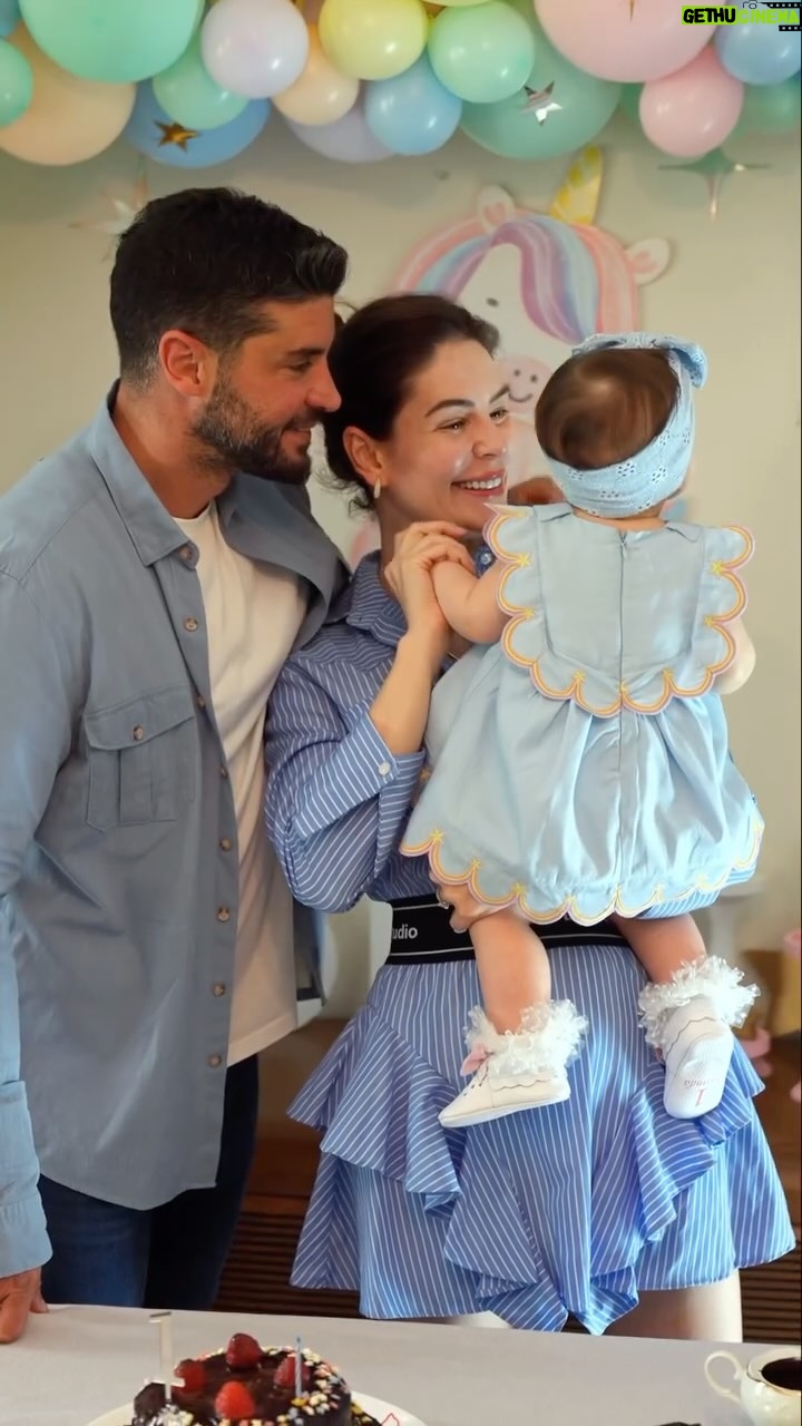 Yildiz Cagri Atiksoy - 243.9K Likes - Miloşkom 1 yaşında 🥹🎉🤍🧿 

Doğum günü pastası için de ayrıca tebrikler ☺️🥰 @brkokty23 

(arkada da anneannemin sesi 😂)