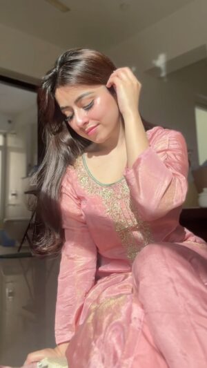 Yogita Bhatia Instagram - 🩷✨