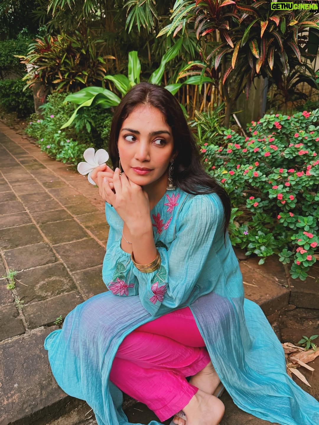 Yogita Bihani - 18.5K Likes - Happy Ganesh Chaturthi ✨🙏🏻

Wearing @kavana.in