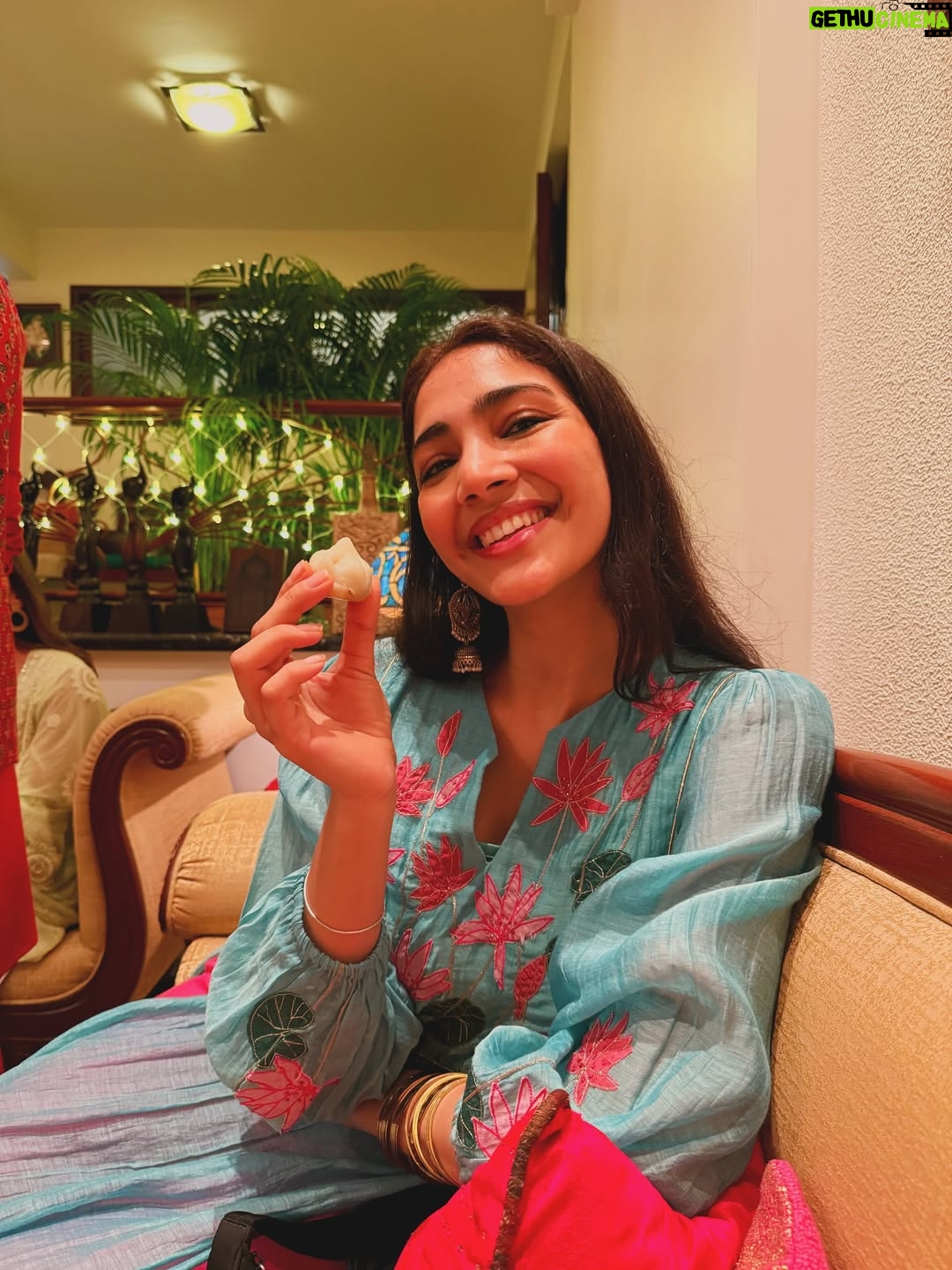 Yogita Bihani - 18.5K Likes - Happy Ganesh Chaturthi ✨🙏🏻

Wearing @kavana.in