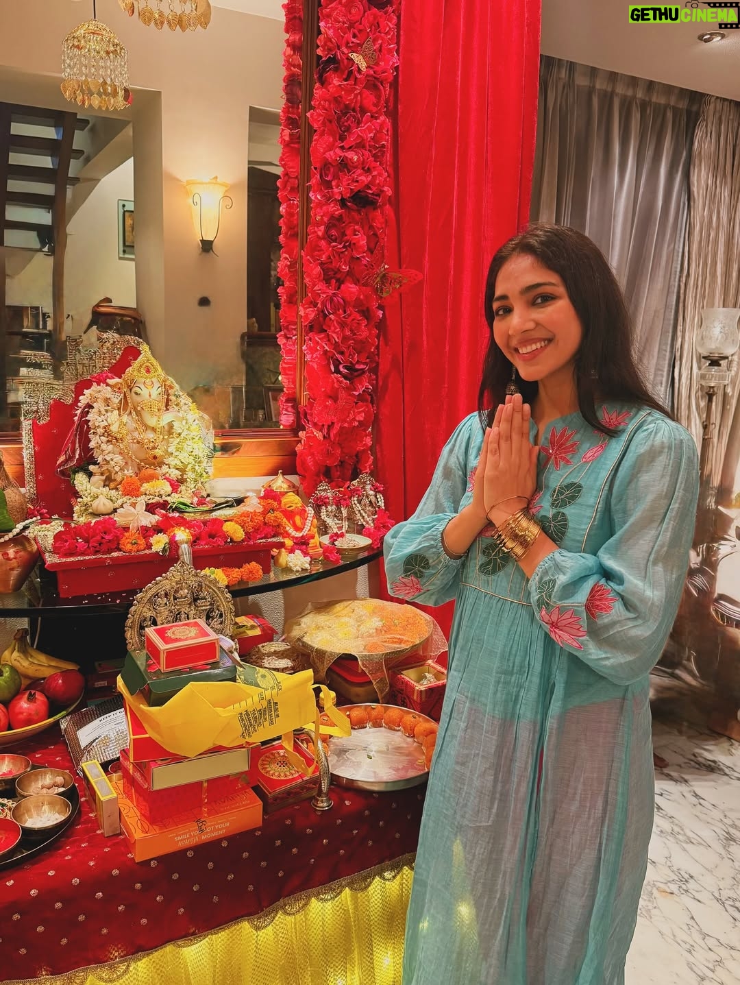 Yogita Bihani - 18.5K Likes - Happy Ganesh Chaturthi ✨🙏🏻

Wearing @kavana.in