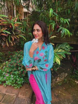 Yogita Bihani Instagram - Happy Ganesh Chaturthi ✨🙏🏻

Wearing @kavana.in