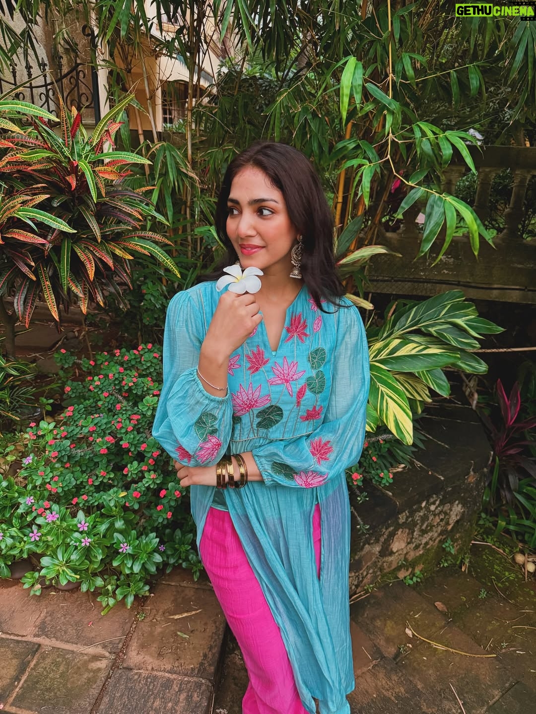 Yogita Bihani - 18.5K Likes - Happy Ganesh Chaturthi ✨🙏🏻

Wearing @kavana.in