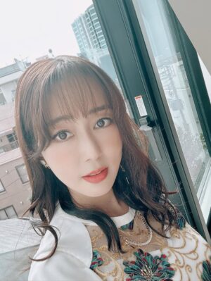 Yoko Hikasa Instagram - 🌞
鳴潮　穿つ烈光、迎ふ月光 特別番組
配信されました✨
みてくださった皆さんありがとう❤️
ゆっくりお話できて嬉しかったです！

#田中美海 ちゃん
#増田俊樹 くん
#lynn ちゃん
#すりっぷらーゼツ さん
#鳴潮 
#ピアスがオーガスタっぽいでしょ
#衣装もオーガスタぽいのよ