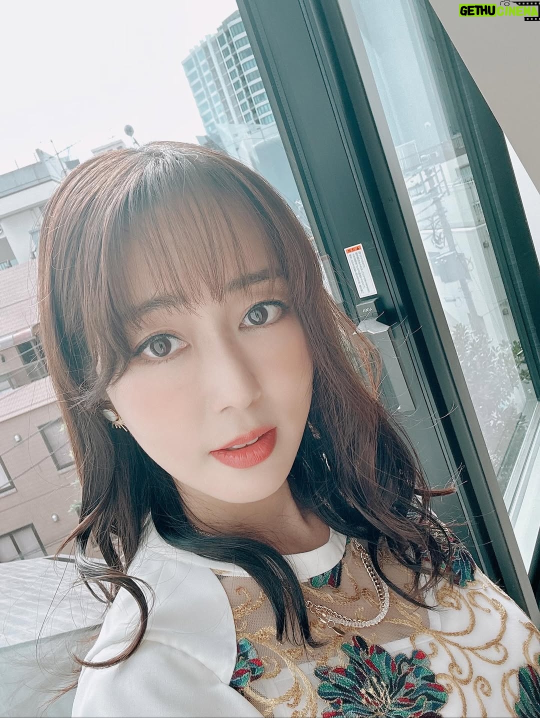 Yoko Hikasa - 8.1K Likes - 🌞
鳴潮　穿つ烈光、迎ふ月光 特別番組
配信されました✨
みてくださった皆さんありがとう❤️
ゆっくりお話できて嬉しかったです！

#田中美海 ちゃん
#増田俊樹 くん
#lynn ちゃん
#すりっぷらーゼツ さん
#鳴潮 
#ピアスがオーガスタっぽいでしょ
#衣装もオーガスタぽいのよ