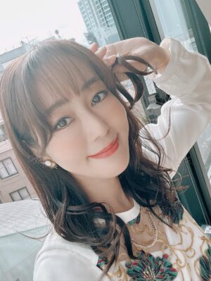 Yoko Hikasa Instagram - 🌞
鳴潮　穿つ烈光、迎ふ月光 特別番組
配信されました✨
みてくださった皆さんありがとう❤️
ゆっくりお話できて嬉しかったです！

#田中美海 ちゃん
#増田俊樹 くん
#lynn ちゃん
#すりっぷらーゼツ さん
#鳴潮 
#ピアスがオーガスタっぽいでしょ
#衣装もオーガスタぽいのよ