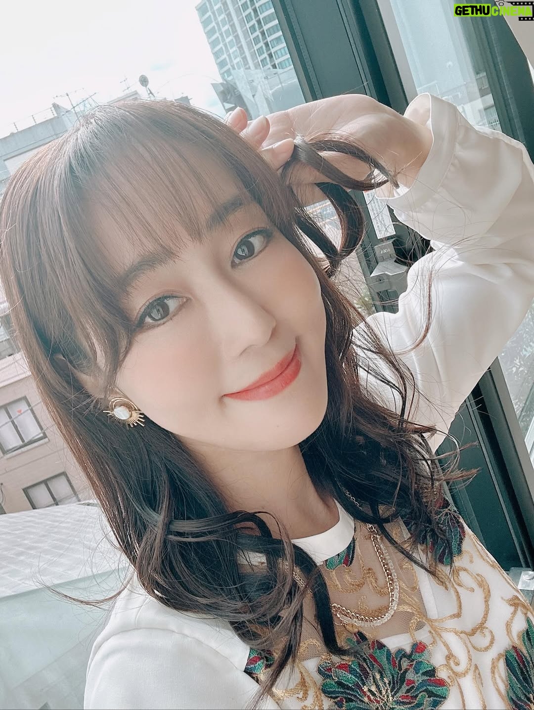 Yoko Hikasa - 8.1K Likes - 🌞
鳴潮　穿つ烈光、迎ふ月光 特別番組
配信されました✨
みてくださった皆さんありがとう❤️
ゆっくりお話できて嬉しかったです！

#田中美海 ちゃん
#増田俊樹 くん
#lynn ちゃん
#すりっぷらーゼツ さん
#鳴潮 
#ピアスがオーガスタっぽいでしょ
#衣装もオーガスタぽいのよ