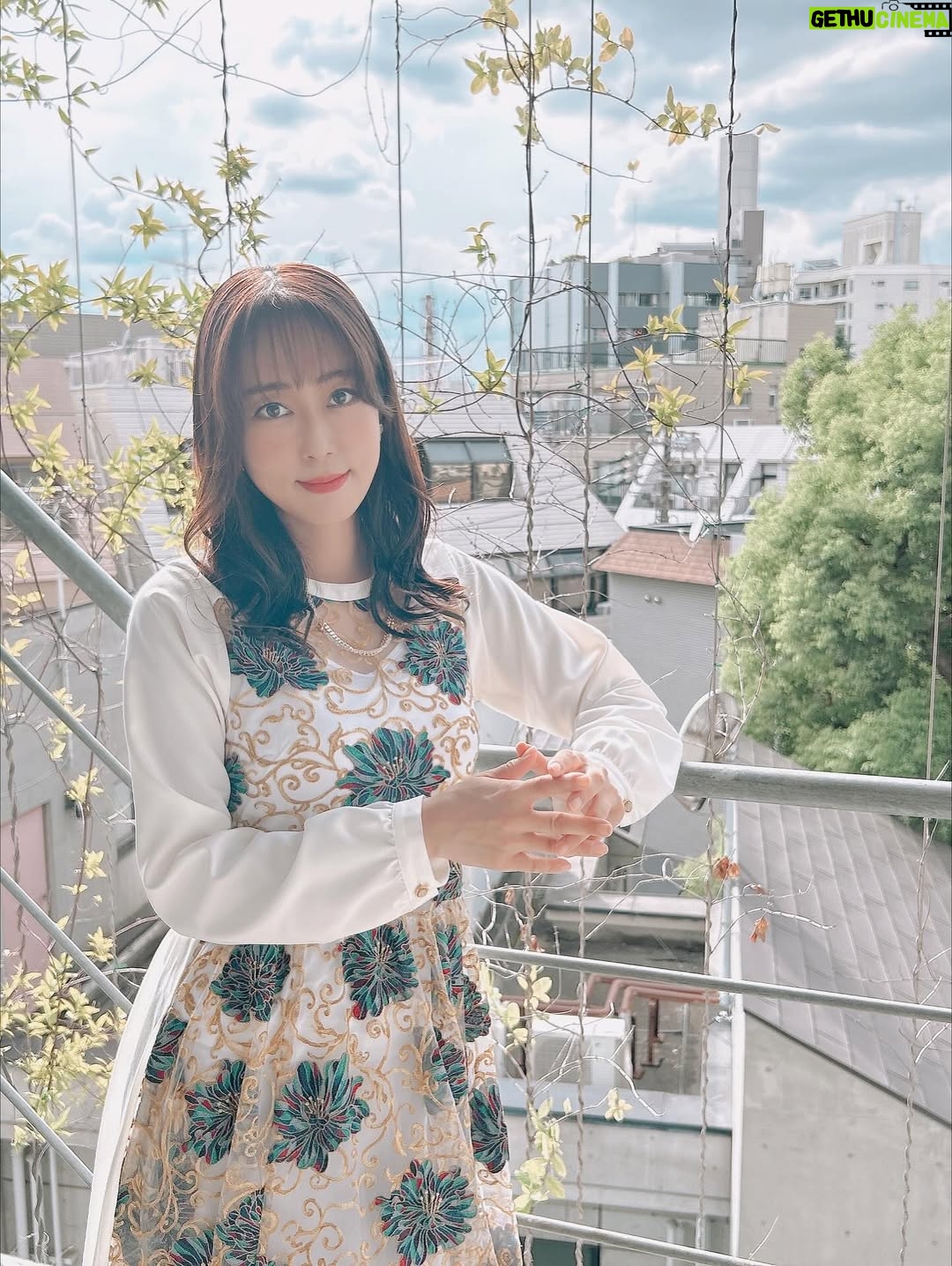 Yoko Hikasa - 8.1K Likes - 🌞
鳴潮　穿つ烈光、迎ふ月光 特別番組
配信されました✨
みてくださった皆さんありがとう❤️
ゆっくりお話できて嬉しかったです！

#田中美海 ちゃん
#増田俊樹 くん
#lynn ちゃん
#すりっぷらーゼツ さん
#鳴潮 
#ピアスがオーガスタっぽいでしょ
#衣装もオーガスタぽいのよ