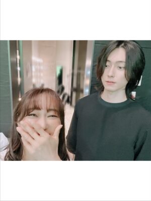 Yoko Hikasa Instagram - 🌞
鳴潮　穿つ烈光、迎ふ月光 特別番組
配信されました✨
みてくださった皆さんありがとう❤️
ゆっくりお話できて嬉しかったです！

#田中美海 ちゃん
#増田俊樹 くん
#lynn ちゃん
#すりっぷらーゼツ さん
#鳴潮 
#ピアスがオーガスタっぽいでしょ
#衣装もオーガスタぽいのよ