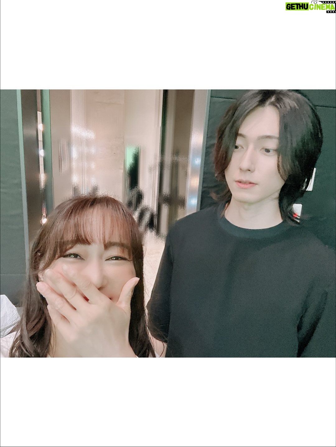 Yoko Hikasa - 8.1K Likes - 🌞
鳴潮　穿つ烈光、迎ふ月光 特別番組
配信されました✨
みてくださった皆さんありがとう❤️
ゆっくりお話できて嬉しかったです！

#田中美海 ちゃん
#増田俊樹 くん
#lynn ちゃん
#すりっぷらーゼツ さん
#鳴潮 
#ピアスがオーガスタっぽいでしょ
#衣装もオーガスタぽいのよ