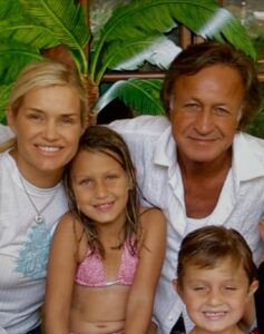 Actress Yolanda Hadid HD Photos and Wallpapers October 2025