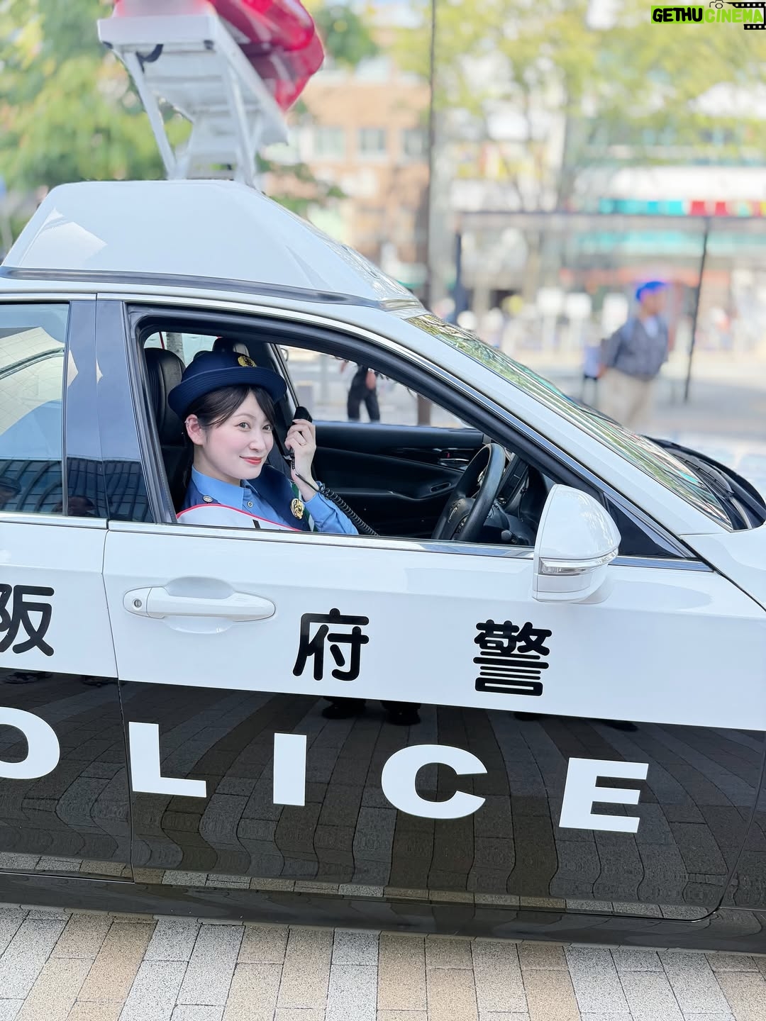 Yoshida Akari - 15.6K Likes - 本日は私の生まれ育った地元
大阪堺市の一日警察署長を務めさせていただきました👮
.
本物の制服も着させていただき
署長室にもお邪魔させていただき
パトカーや白バイ(エンジン入ってません)にも
乗ってみたり、貴重な体験をさせていただきました！
.
大好きな地元堺で、大切な役割を任せていただき
ありがとうございました！とても嬉しかったです！
.
皆さん☺️交通ルールをしっかり守って
安全で快適な街づくりを心がけましょう☺️
.