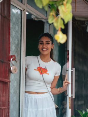 Yukti Thareja Instagram - The most random strolls turn into the sweetest captures🦋

📸: @dieppj