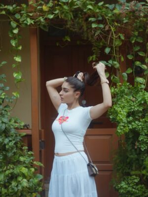 Yukti Thareja Instagram - The most random strolls turn into the sweetest captures🦋

📸: @dieppj
