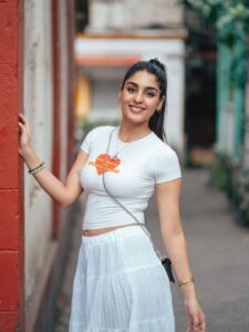 Actress Yukti Thareja HD Photos and Wallpapers October 2025