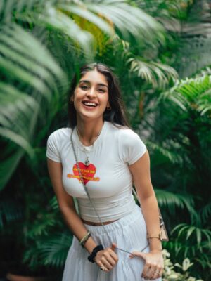 Yukti Thareja Instagram - The most random strolls turn into the sweetest captures🦋

📸: @dieppj