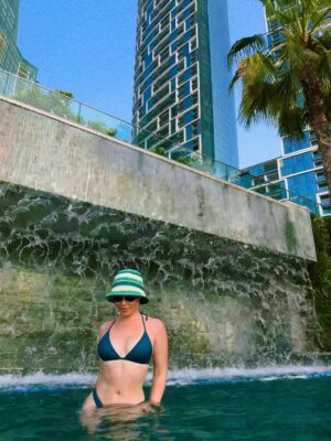 Yulia Mikhalkova-Matyukhina Instagram - Солнце в душе, смех в сердце ☀️🐳
Мои родные люди - мой лучший отпуск❤️