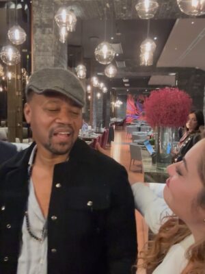 Yuri Vargas Instagram - Encontrarme hoy con este ser humano y saber que, en el año 2000, cuando vi Hombres de honor, vibré con esa historia como nunca antes. La sufrí, lloré y me inspiró profundamente, despertando muchas emociones que he sentido cada vez que he estado bajo el agua. Agradezco a la vida por haberme cruzado con él. @cubagoodingjr 
Gracias @yeseniavalenciaactriz por generar este espacio para cumplir sueños de muchos como lo es @smartfilmsco 
Gracias @juanpabloq1 por hacerme esta invitación tan Magica.