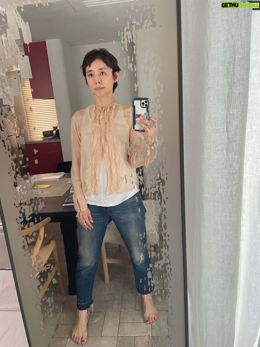 Yuriko Ishida - 281.6K Likes - そしてこんなふうになりました。
そんじょそこらの男子より短い気がします。
なんとなくもっと切りたい気持ちにもなります。
これだけ短くなると
着る服も少し変わってきますね。
むしろ，ボーイッシュになった分
ちょっと甘さのある服を着たくなります😊
たくさん見てくださりありがとうございます😭😭
