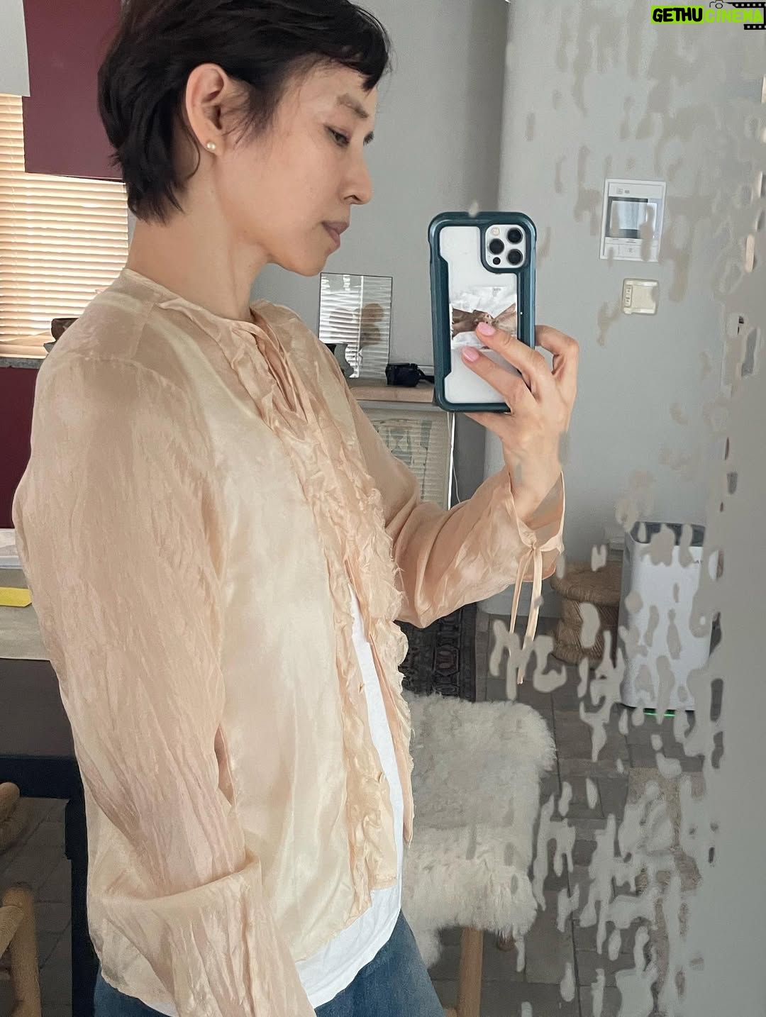 Yuriko Ishida - 281.6K Likes - そしてこんなふうになりました。
そんじょそこらの男子より短い気がします。
なんとなくもっと切りたい気持ちにもなります。
これだけ短くなると
着る服も少し変わってきますね。
むしろ，ボーイッシュになった分
ちょっと甘さのある服を着たくなります😊
たくさん見てくださりありがとうございます😭😭