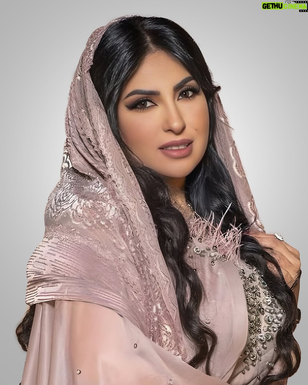Zainab Al Askari - 2.5K Likes - ⁨	Officially OUTPHETED ✨
بصمتها واضحة في الفن… 
واليوم تترك بصمة في عالم الأناقة.
النجمة زينب العسكري
اختياراتها صارت أقرب لكم… وانتظروا المفاجآت⁩

#outpheted