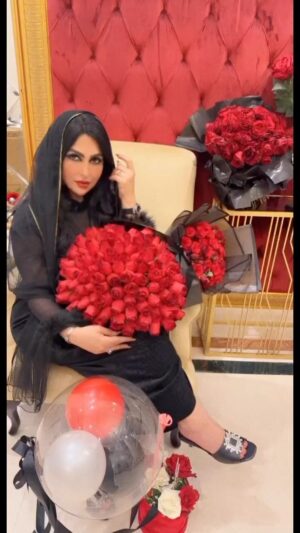Zainab Al Askari Instagram - "إن بغيت أوصفك وصفك مستحيل  وإن بغيت الصدق ما مثلك أحد". في عيوني انت أجمل ما أشوف
وفي حياتي مايجي مثلك أحد "❤️#الحب #الورد #الوردالاحمر_يليق_بك