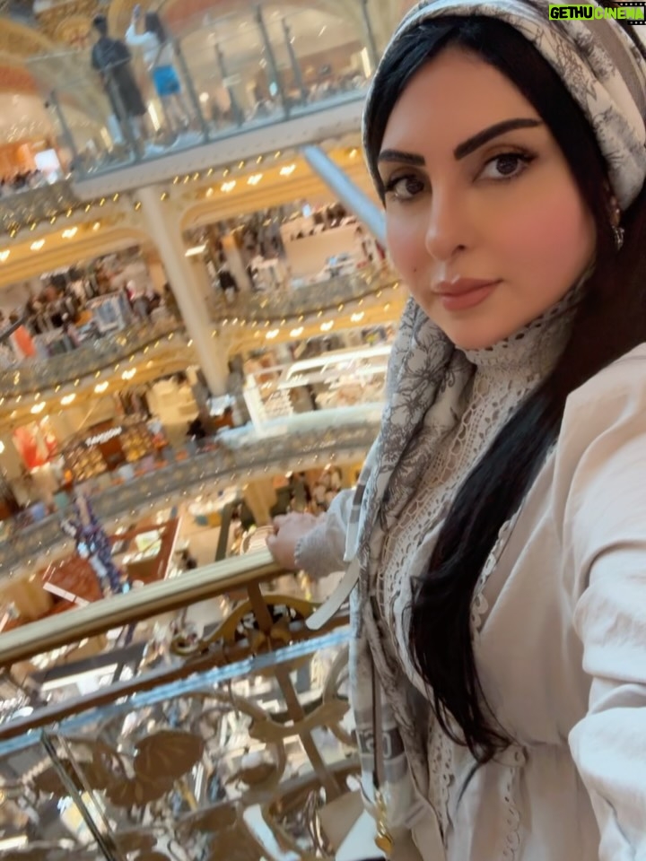 Zainab Al Askari - 2.3K Likes - #paris #فرنسا #باريس #لافاييت #سفر #صيف