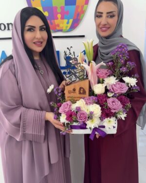 Zainab Al Askari Instagram - شكرا لمركز كيان للتأهيل على التكريم المميز لي ( اعتباري صديقة قريبة لأطفال المركز اجمل تكريم لي 🌺🌺من كل قلبي شكرا لكم 🌺🌺#تكريم #سعاده #اصدقاء #اصحاب_الهمم @kayan_bh