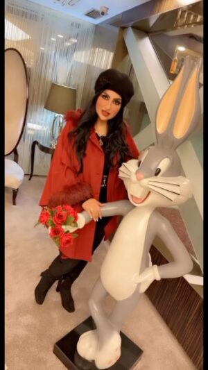Zainab Al Askari Instagram - تجملوا بأرواحكم قبل أشكالكم .. فلا يكتمل جمال الورد دون عطره …#الورد #الفرح #الطيبة#الجمال