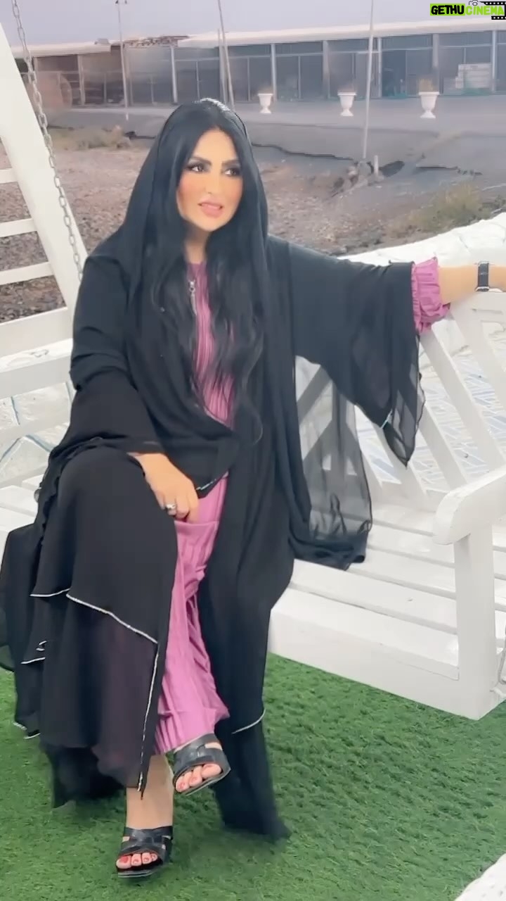 Zainab Al Askari - 1.9K Likes - لا تحاول تغيير الأماكن بحثا عن السعادة ...حاول أن تكون سعيدا أولا .. فمشاعرك  ترافقك حيثما ذهبت.🌷#السعادة #الاماكن #المشاعر #الفرح