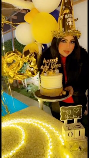 Zainab Al Askari Instagram - يا رب تحمل السنة الجديدة في طياتها كل ما هو جميل بإذن الله كل عام وجميع من أحب من أهلي وأصدقائي بألف خير عام جديد وسعيد على الجميع🌹#سنة_جديدة #كلعام_وانتم_بخير #سعاده #فرح