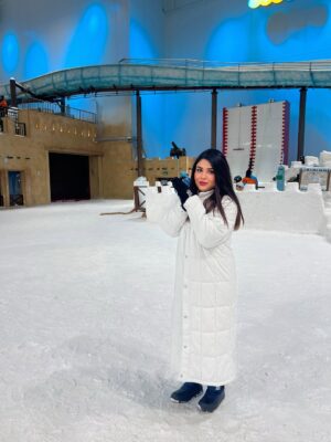 Zainab Ghazi Instagram - Do u wanna build a snowman☃️❄️?