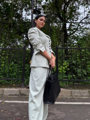 Zebaa Khan Instagram - Girlboss…