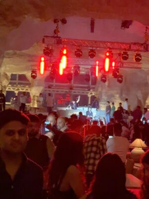 Zebaa Khan Instagram - Fashion and party …