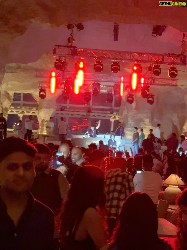 Zebaa Khan - 3 Likes - Fashion and party …