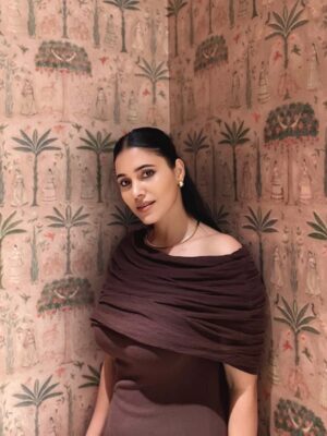 Zebaa Khan Instagram - Fashion and party …