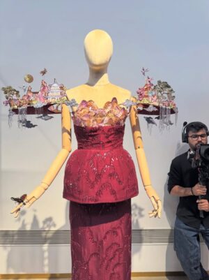 Zebaa Khan Instagram - Fashion and party …