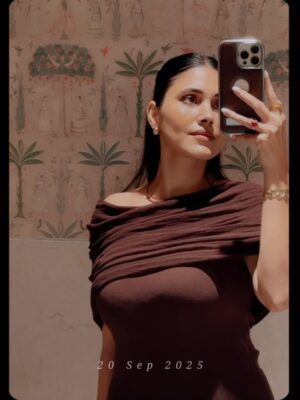 Zebaa Khan Instagram - Fashion and party …