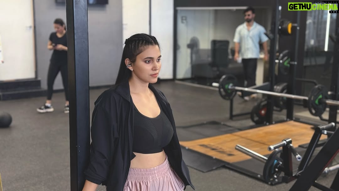 Zebaa Khan - 3 Likes - Upper body circuit…