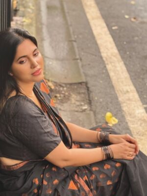 Zebaa Khan Instagram - The feminine urge to wear a saree…
