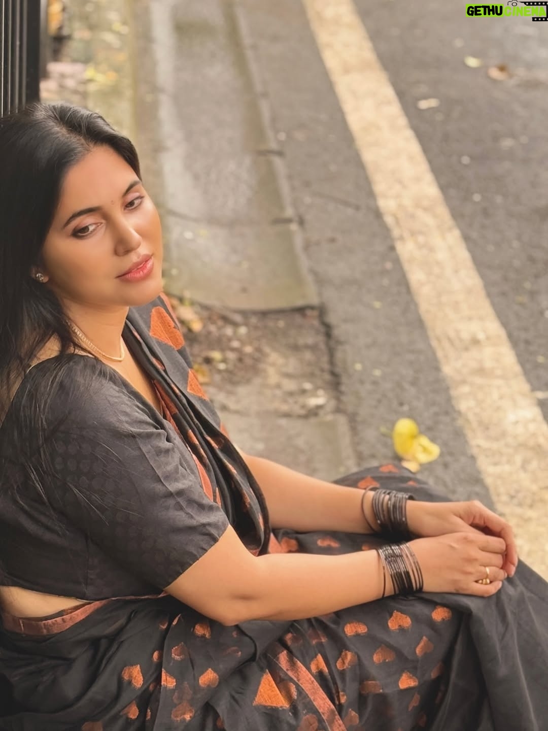 Zebaa Khan - 3.9K Likes - The feminine urge to wear a saree…
